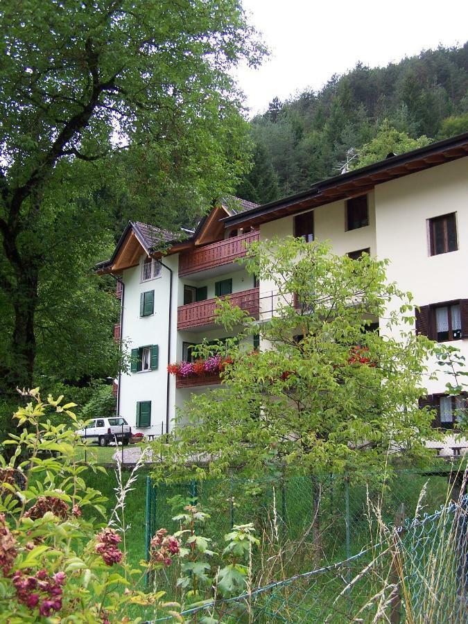 B&B Ai Pini Tiarno di Sopra Kültér fotó